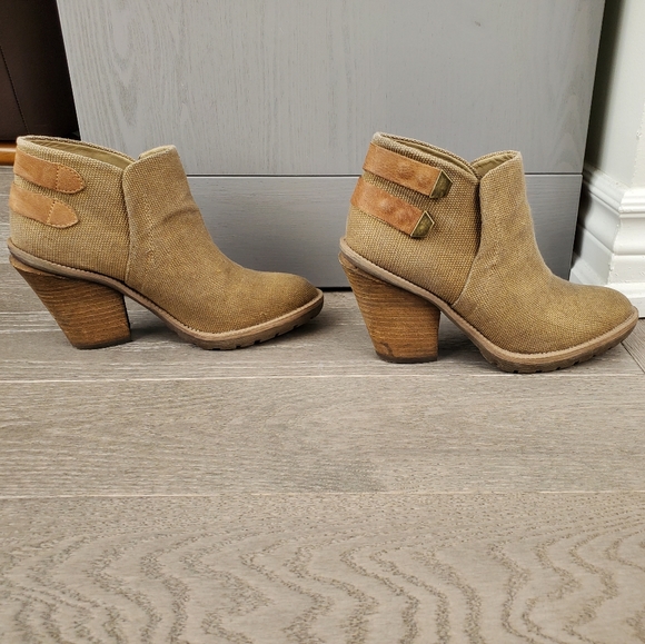 Kenneth Cole Reaction Booties - Picture 6 of 8
